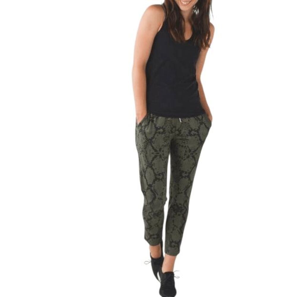 LULULEMON ATHLETICA Jet Crop (Slim) 'Luxtreme Size 2